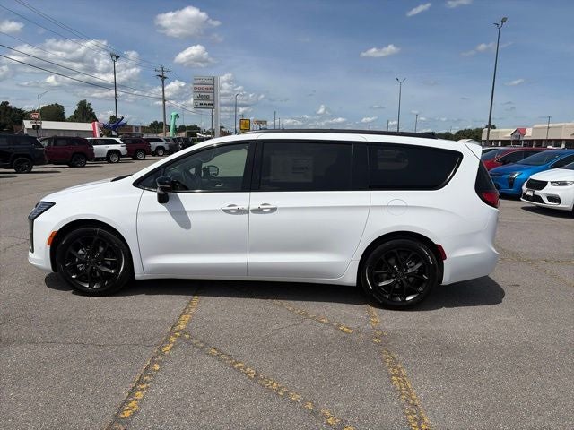 2027 Chrysler Pacifica PACIFICA LIMITED