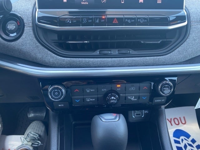 2024 Jeep Compass COMPASS LATITUDE LUX 4X4