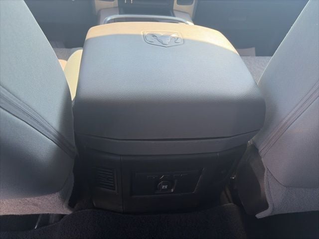 2017 RAM 1500 Big Horn Crew Cab 4x4 5'7' Box