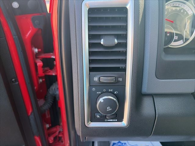 2017 RAM 1500 Big Horn Crew Cab 4x4 5'7' Box