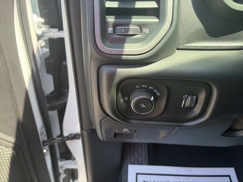 2026 RAM Ram 1500 RAM 1500 TRADESMAN CREW CAB 4X4 5'7' BOX