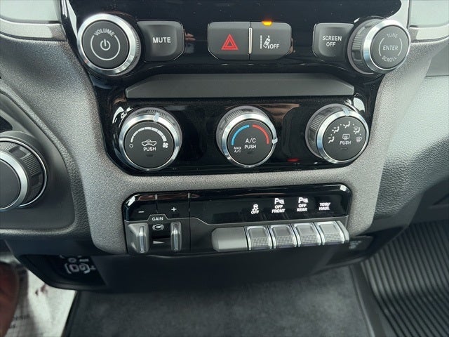 2025 RAM Ram 1500 RAM 1500 TRADESMAN CREW CAB 4X4 5'7' BOX