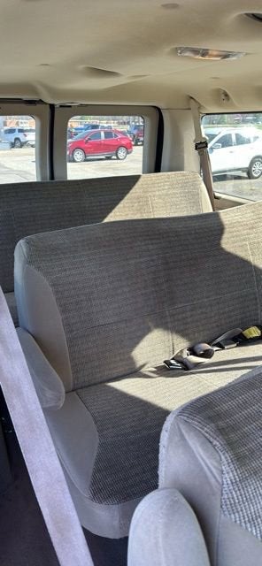 2004 Ford Econoline Wagon XL