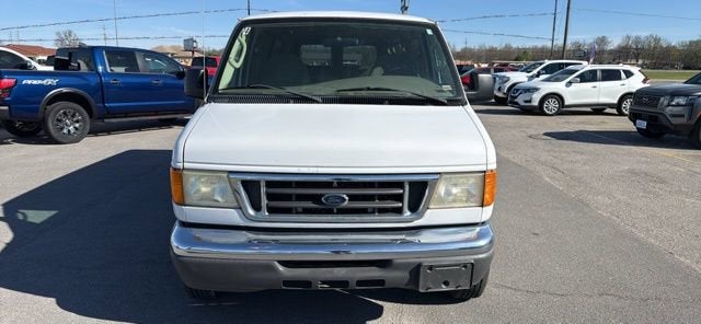 2004 Ford Econoline Wagon XL