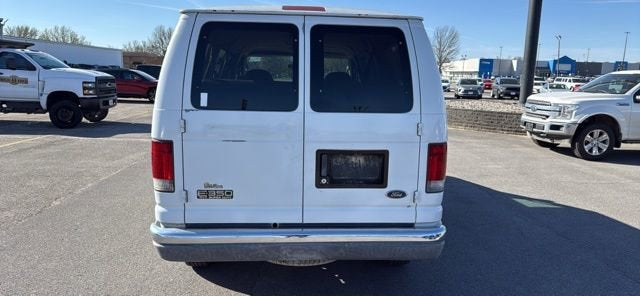 2004 Ford Econoline Wagon XL
