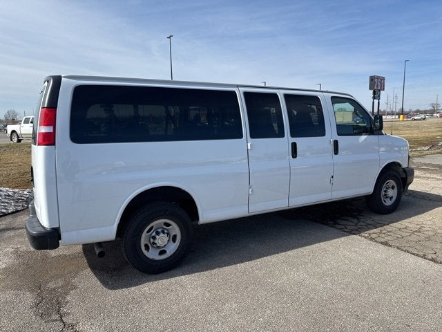 2023 Chevrolet Express Passenger 3500 1LS