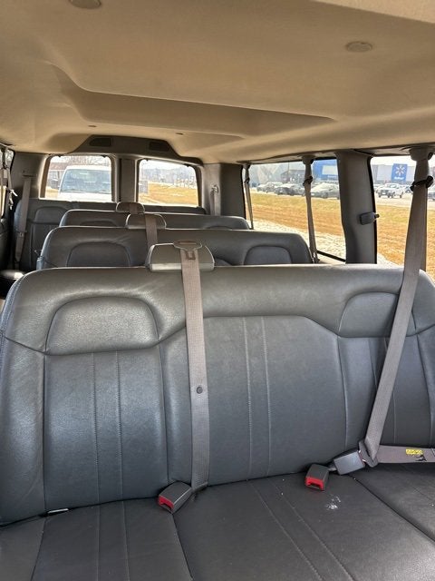 2023 Chevrolet Express Passenger 3500 1LS