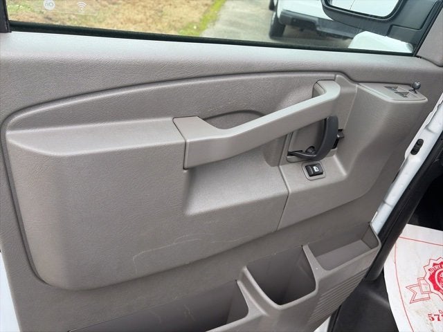 2023 Chevrolet Express Passenger 3500 1LS