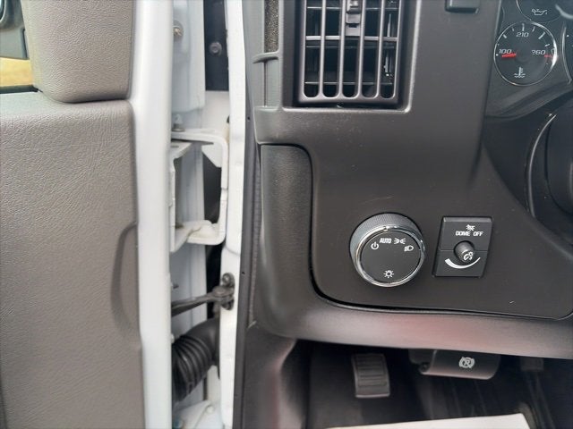 2023 Chevrolet Express Passenger 3500 1LS