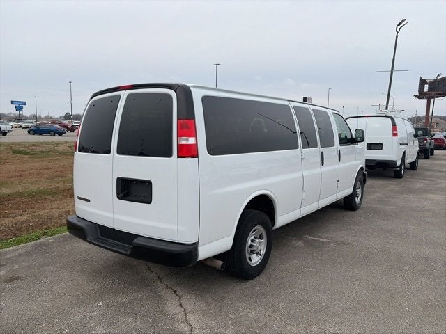 2023 Chevrolet Express Passenger 3500 1LS