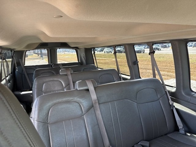 2023 Chevrolet Express Passenger 3500 1LS