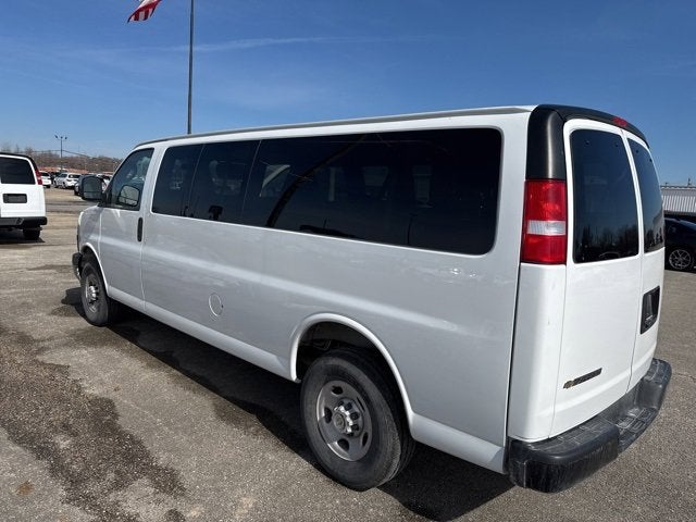 2023 Chevrolet Express Passenger 3500 1LS