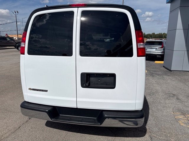 2025 Chevrolet Express Passenger 1LT