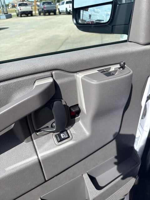 2025 Chevrolet Express Passenger 1LT