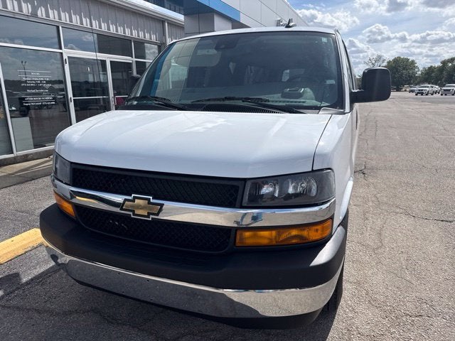 2025 Chevrolet Express Passenger 1LT