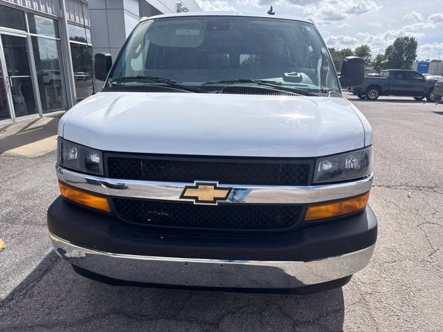 2025 Chevrolet Express Passenger 1LT