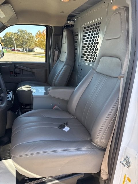 2025 Chevrolet Express Cargo 3500 WT