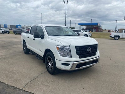 2024 Nissan Titan SV
