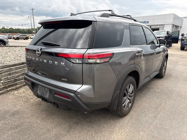 2025 Nissan Pathfinder SV