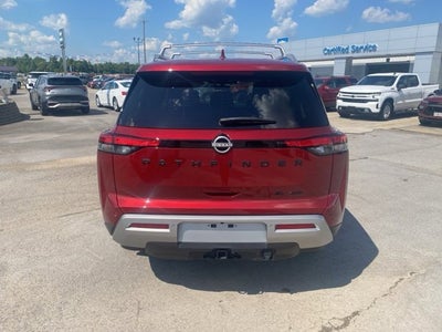 2024 Nissan Pathfinder SL