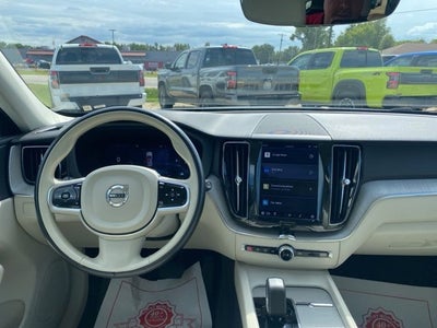 2023 Volvo XC60 Plus Bright Theme