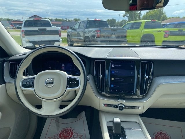 2023 Volvo XC60 Plus Bright Theme