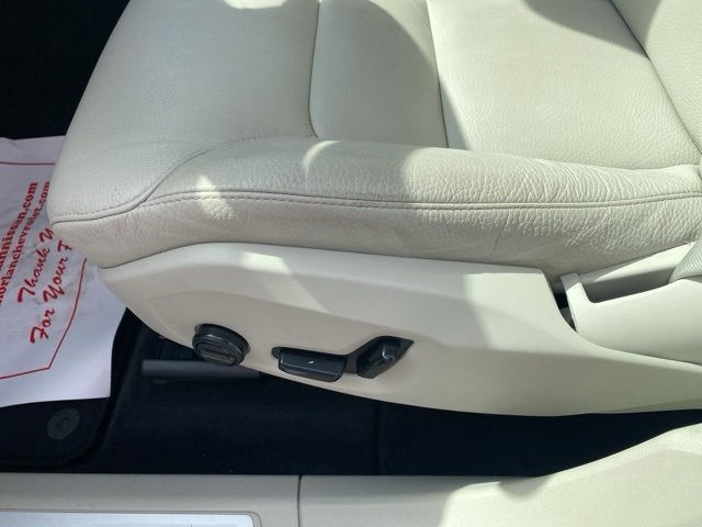 2023 Volvo XC60 Plus Bright Theme