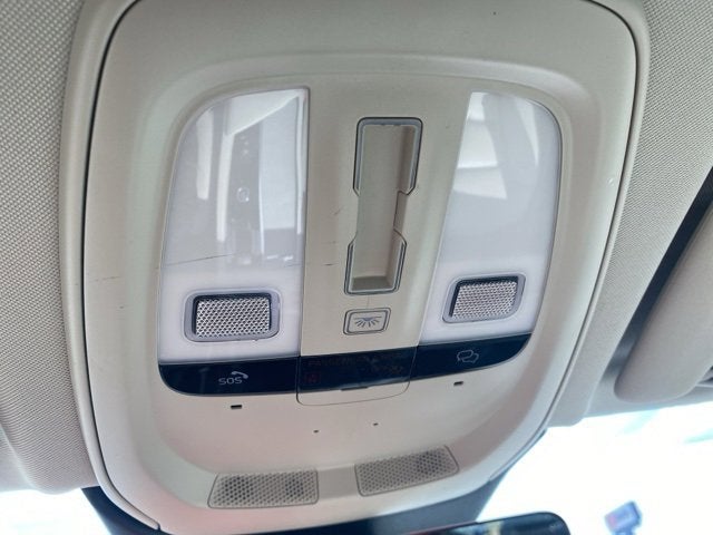 2023 Volvo XC60 Plus Bright Theme