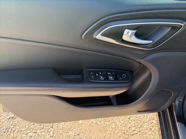 2017 Chrysler 200 Limited