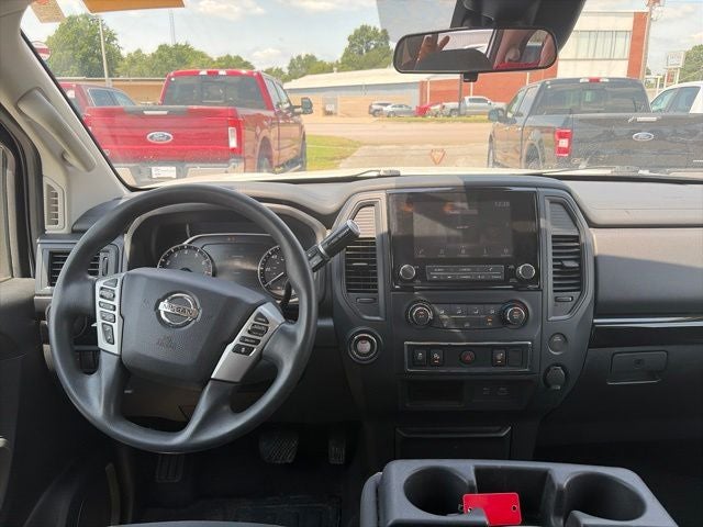 2022 Nissan Titan SV