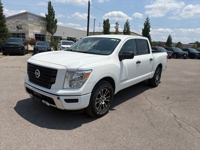 2022 Nissan Titan SV