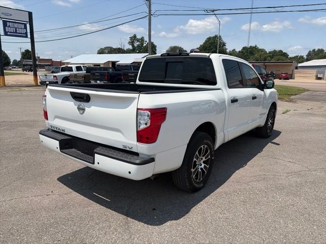 2022 Nissan Titan SV
