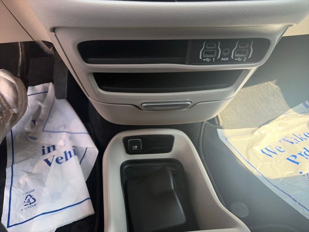 2024 Chrysler Voyager LX