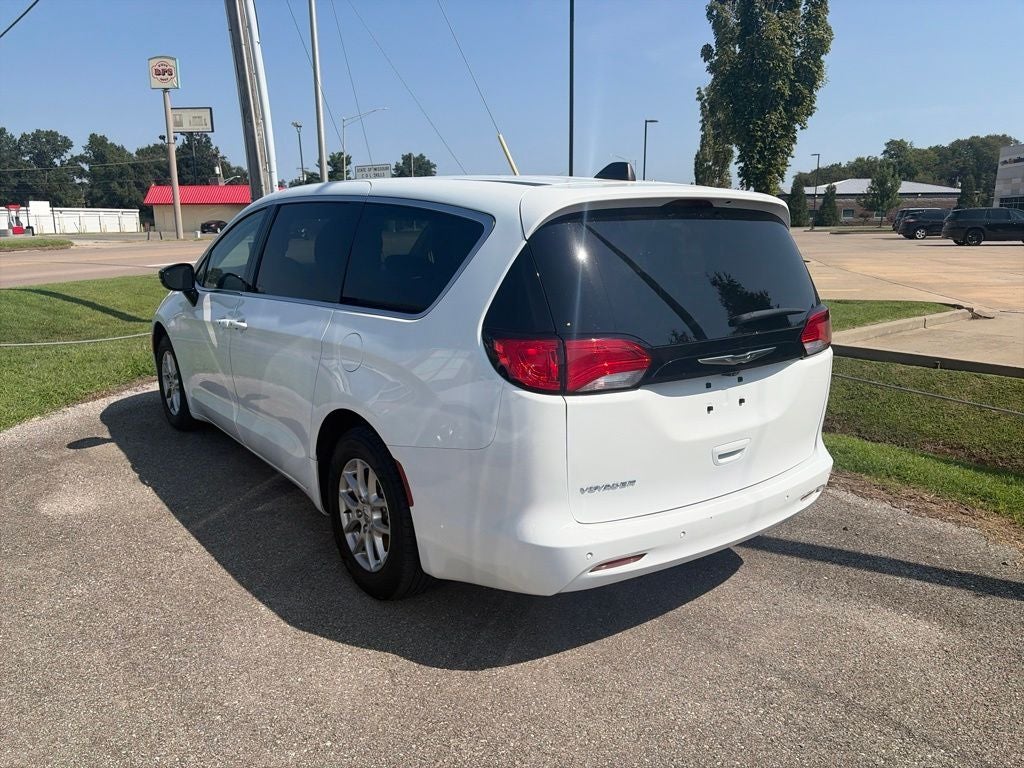 2024 Chrysler Voyager LX