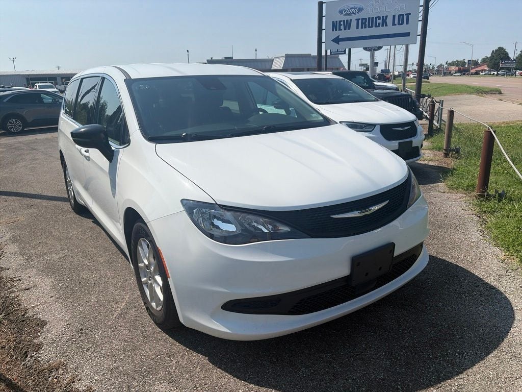 2024 Chrysler Voyager LX