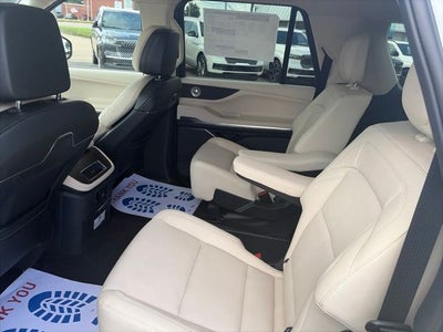 2027 Lincoln Navigator L Reserve