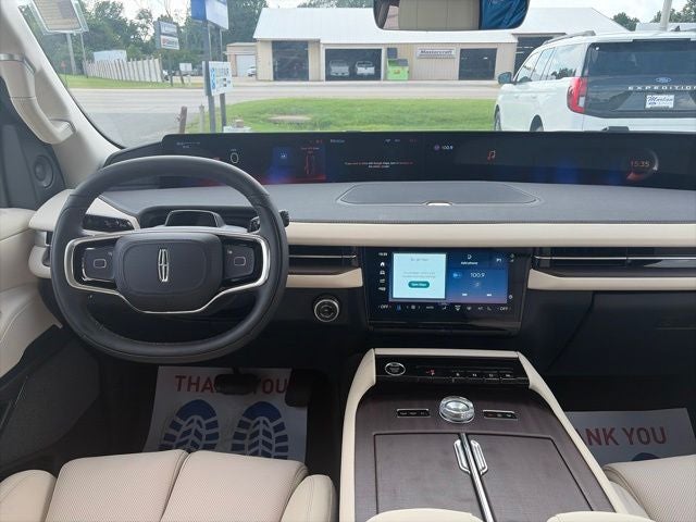 2027 Lincoln Navigator L Reserve
